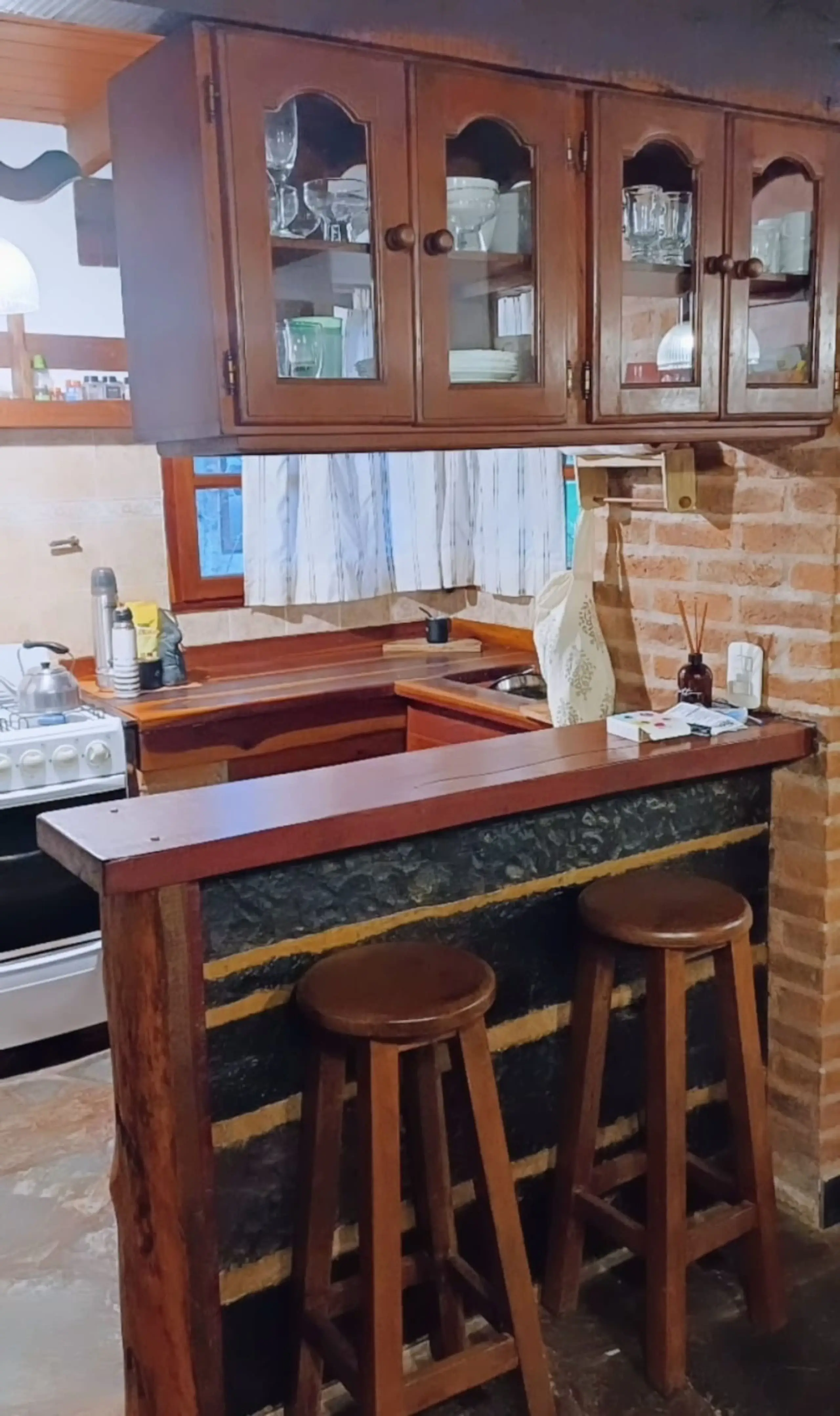 Cocina con barra desayunadora