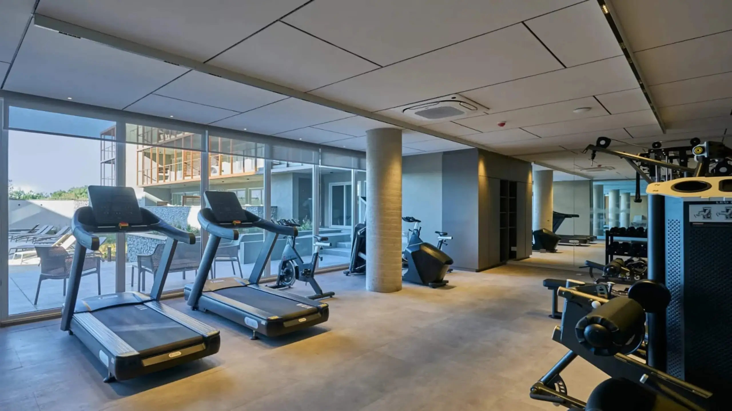 Gimnasio del complejo, otra vista